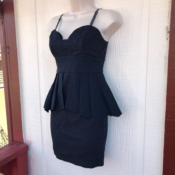 🌟LF Paper Hearts Navy Lace Peplum Dress NWT - Picture 5 of 6